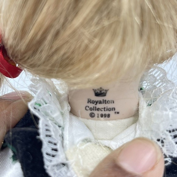 Royalton Porcelain Doll 1998 Wanda Storybook Doll Hand Painted Poland 10 Inches - Picture 10 of 16